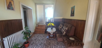 casa-cu-etaj-langa-sebes-4