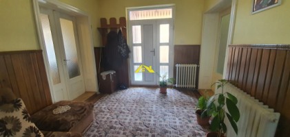 casa-cu-etaj-langa-sebes-3