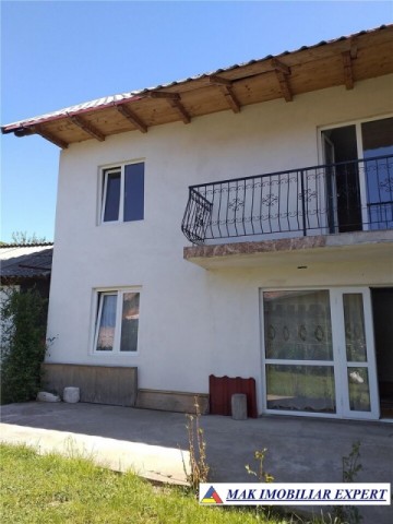 vila-cu-2-corpuri-6-camere-si-teren-de-2800-mp-de-vanzare-in-davidesti-ideala-pentru-familie-sau-investitie