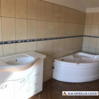 vila-cu-2-corpuri-6-camere-si-teren-de-2800-mp-de-vanzare-in-davidesti-ideala-pentru-familie-sau-investitie-2