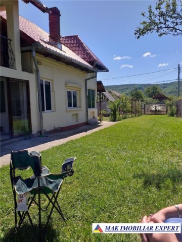 vila-cu-2-corpuri-6-camere-si-teren-de-2800-mp-de-vanzare-in-davidesti-ideala-pentru-familie-sau-investitie-3