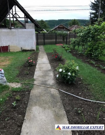 vila-cu-2-corpuri-6-camere-si-teren-de-2800-mp-de-vanzare-in-davidesti-ideala-pentru-familie-sau-investitie-4