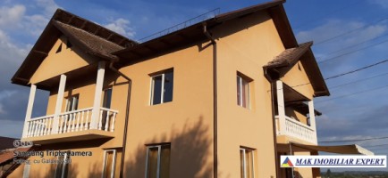 vila-cu-8-camere-si-teren-de-1044-mp-de-vanzare-in-bughea-de-sus-ideala-pentru-locuinta-sau-pensiune-2