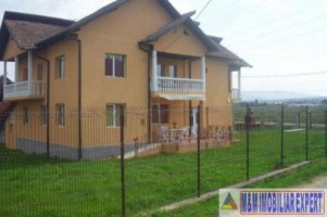 vila-cu-8-camere-si-teren-de-1044-mp-de-vanzare-in-bughea-de-sus-ideala-pentru-locuinta-sau-pensiune-8