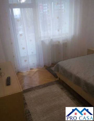 vand-apartament-2-camere-decomandat-in-centru-2