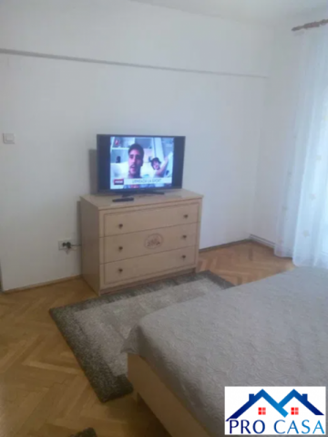 vand-apartament-2-camere-decomandat-in-centru-3