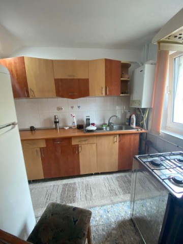 apartament-3-camere-zona-scoala-nr-7-50-mp-utili-300-euro-3