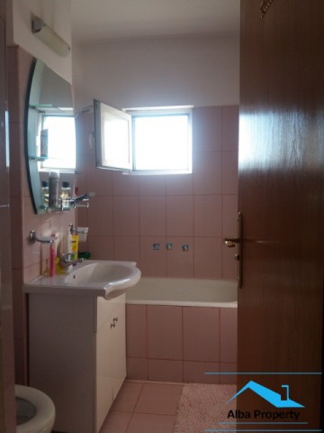 apartament-3-camere-decomandat-zona-cetate-9