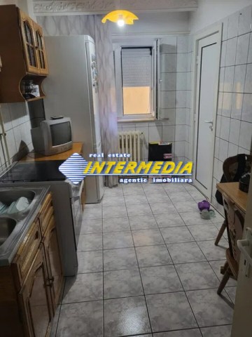 apartament-3-camere-decomandat-etaj-2-de-vanzare-in-alba-iulia-zona-cetate-mercur-2