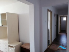 apartament-3-camere-decomandat-pivnita-zona-cetate-3