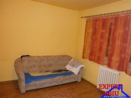 inchiriez-apartament-2-camere-zona-vasile-aaron-1