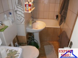 inchiriez-apartament-2-camere-zona-vasile-aaron-4