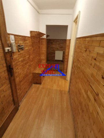 vand-apartament-2-camere-decomandat-zona-vasile-aaron-8