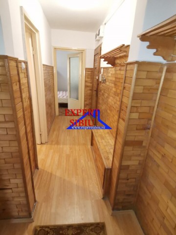 vand-apartament-2-camere-decomandat-zona-vasile-aaron-9