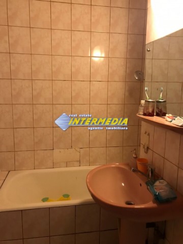 apartament-4-camere-decomandat-de-vanzare-etaj-1-cetate-5