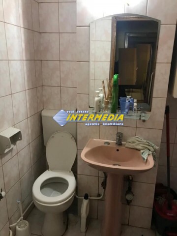 apartament-4-camere-decomandat-de-vanzare-etaj-1-cetate-9