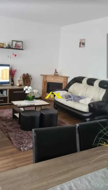 casa-tip-duplex-de-vanzare-piata-2