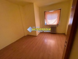 apartament-4-camere-decomandat-2-bai-de-vanzare-in-alba-iulia-zona-substadion-3