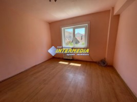 apartament-4-camere-decomandat-2-bai-de-vanzare-in-alba-iulia-zona-substadion-4