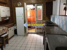 apartament-3-camere-decomandat-cu-boxa-etaj-1-zona-cetate-9