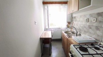 apartament-2-camere-parter-zona-est-clinic-bucatarie-mobilata-1