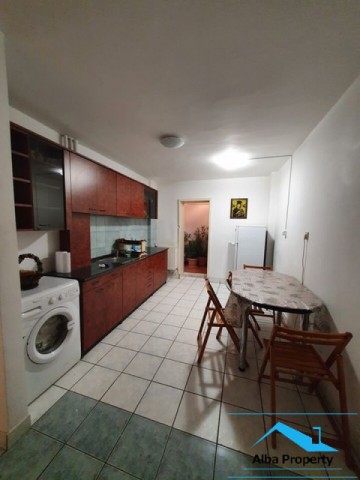 apartament-3-camere-decomandat-zona-cetate-2