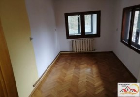 vila-pe1e2-10-camere-campulung-muscel-centru-pret-500-euro-luna-1