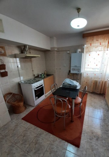 apartament-4-camere-cu-2-bai-si-3-balcoane-zona-ultracentrala-7