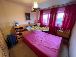 apartament-4-camere-decomandat-2-bai-de-vanzare-zona-cetate-bulevard-3