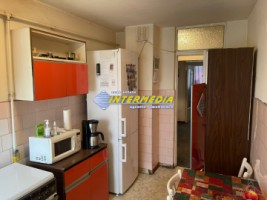 apartament-4-camere-decomandat-2-bai-de-vanzare-zona-cetate-bulevard-8