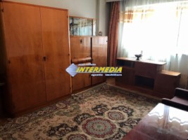 apartament-3-camere-decomandat-cu-boxa-etaj-1-zona-cetate