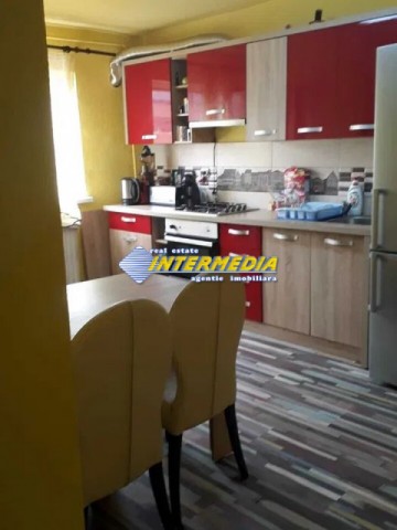 apartament-3-camere-de-vanzare-cetate-zona-piata-etaj-intermediar-5