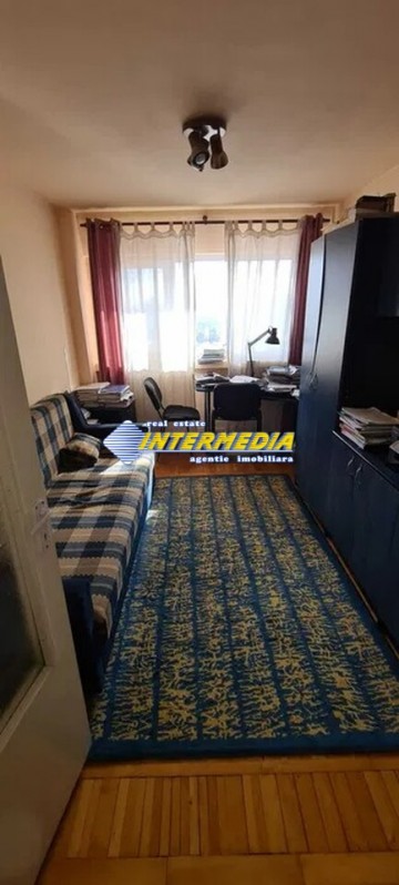 apartament-4-camere-decomandat-de-vanzare-etaj-2-zona-cetate-bulevard-2