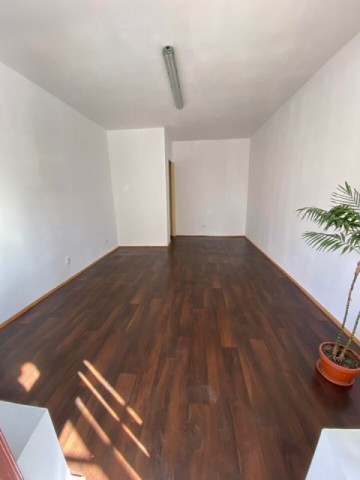 spatiu-comercial-suprafata-de-25-mp-zona-primaveriipret-200-euro