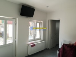 casa-pe-un-nivel-complet-renovata-cu-635-mp-teren-de-vanzare-centru-3