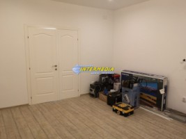 casa-pe-un-nivel-complet-renovata-cu-635-mp-teren-de-vanzare-centru-11