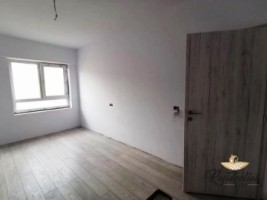 apartament-2-camere-cu-terasa-de-vanzare-in-iasi-pacurari-baie-cu-geam-bloc-cu-lift