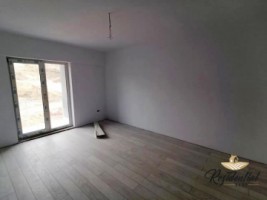 apartament-2-camere-cu-terasa-de-vanzare-in-iasi-pacurari-baie-cu-geam-bloc-cu-lift-1