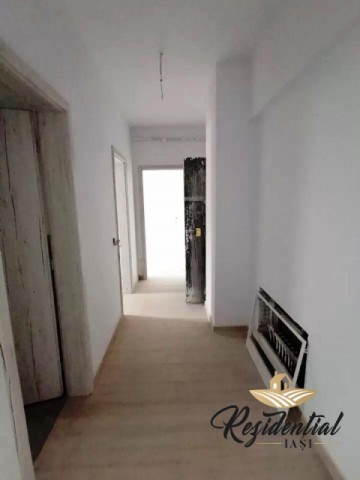 apartament-2-camere-cu-terasa-de-vanzare-in-iasi-pacurari-baie-cu-geam-bloc-cu-lift-3