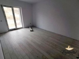 apartament-2-camere-cu-terasa-de-vanzare-in-iasi-pacurari-baie-cu-geam-bloc-cu-lift-2