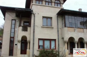 vila-11-camere-400-mp-teren-1200-mp-campulung-muscel-zona-centru-pret-150000-euro