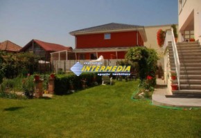 casa-superba-de-vanzare-cu-8-camere-in-alba-iulia-zona-centrala-1