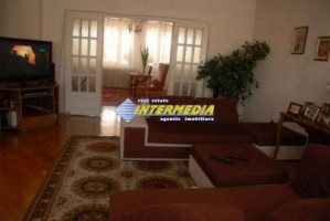 casa-superba-de-vanzare-cu-8-camere-in-alba-iulia-zona-centrala-7