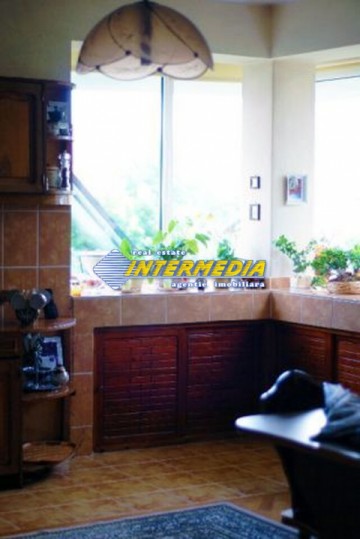 casa-superba-de-vanzare-cu-8-camere-in-alba-iulia-zona-centrala-12