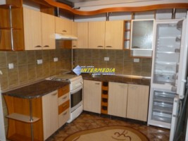 apartament-3-camere-de-inchiriat-in-centru-etaj-1-mobilat-si-utilat-complet-parcare-4