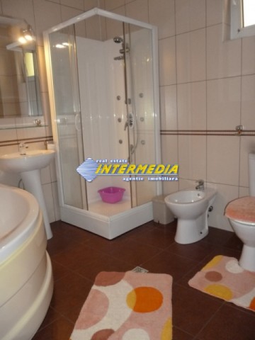 apartament-3-camere-de-inchiriat-in-centru-etaj-1-mobilat-si-utilat-complet-parcare-8