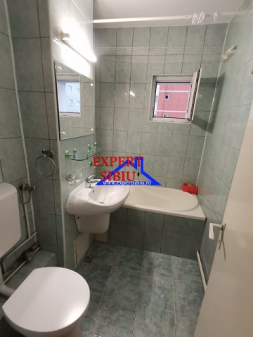 inchiriez-apartament-3-camere-decomandat-zona-vasile-aaron-8