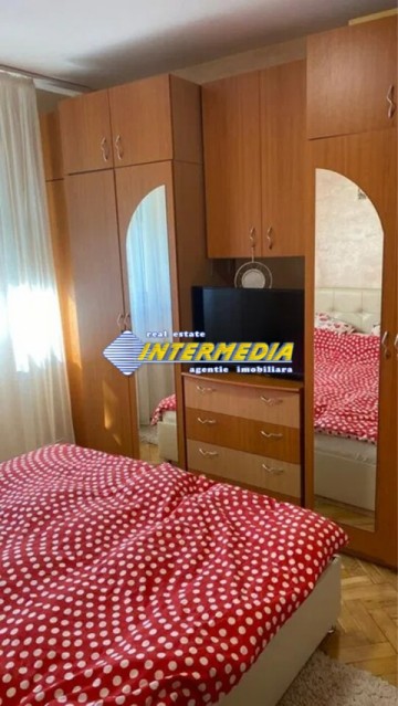 apartament-3-camere-decomandat-zona-cetate-closca-foste-proprietati-3