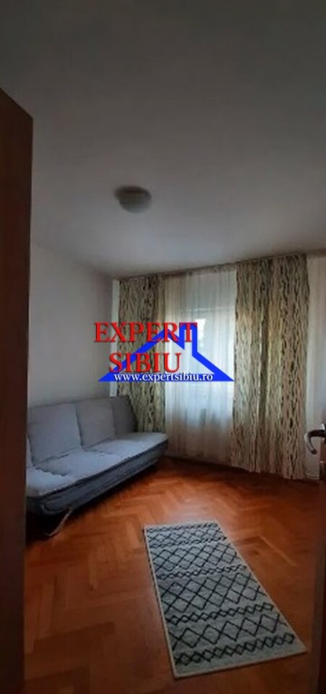 inchiriez-apartament-3-camere-decomandatrenovat-zona-centrala-4