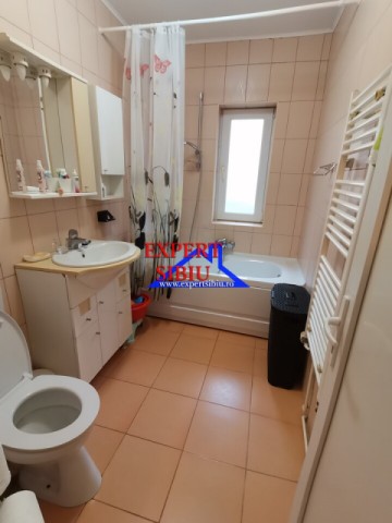 inchiriez-apartament-3-camere-la-vila-curte-60-mp-zona-p-ta-sadu-9